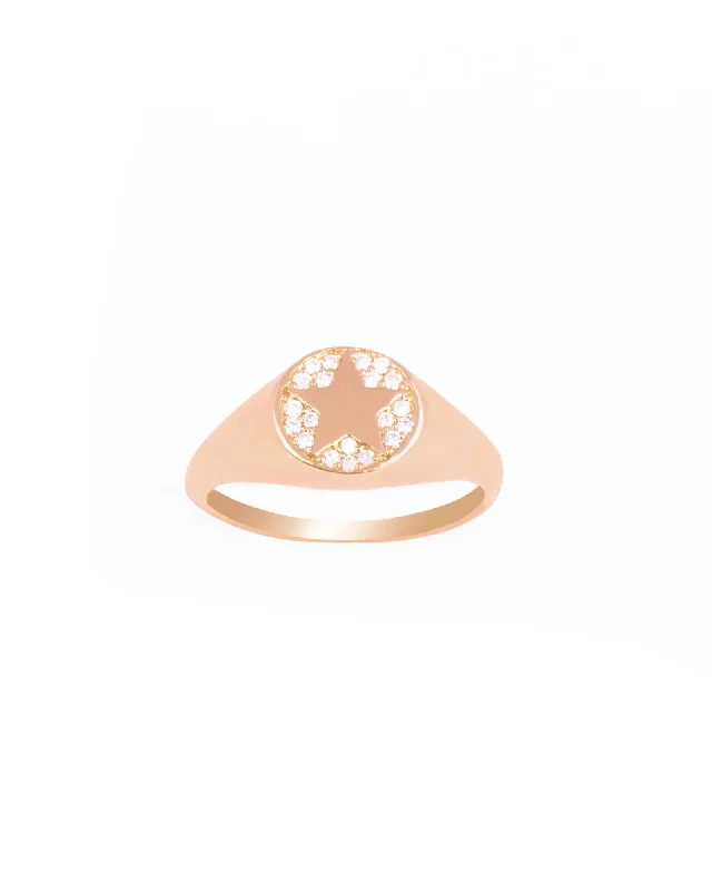 Star Centered Signet 18K Gold, Whitegold or Rosegold Ring w. Diamonds